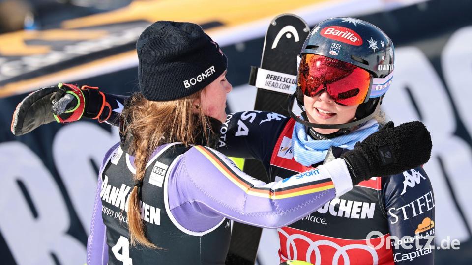 Herausforderin und Dominatorin: Emma Aicher (l.) mit Mikaela Shiffrin. (Archivbild) Bild: Marco Trovati/AP/dpa