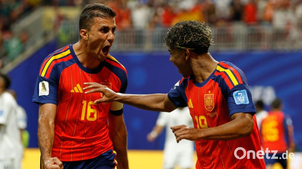 Spaniens Weltmeister Rodri und Lamine Yamal. (Archivbild) Bild: Erik S.Lesser/AP/dpa