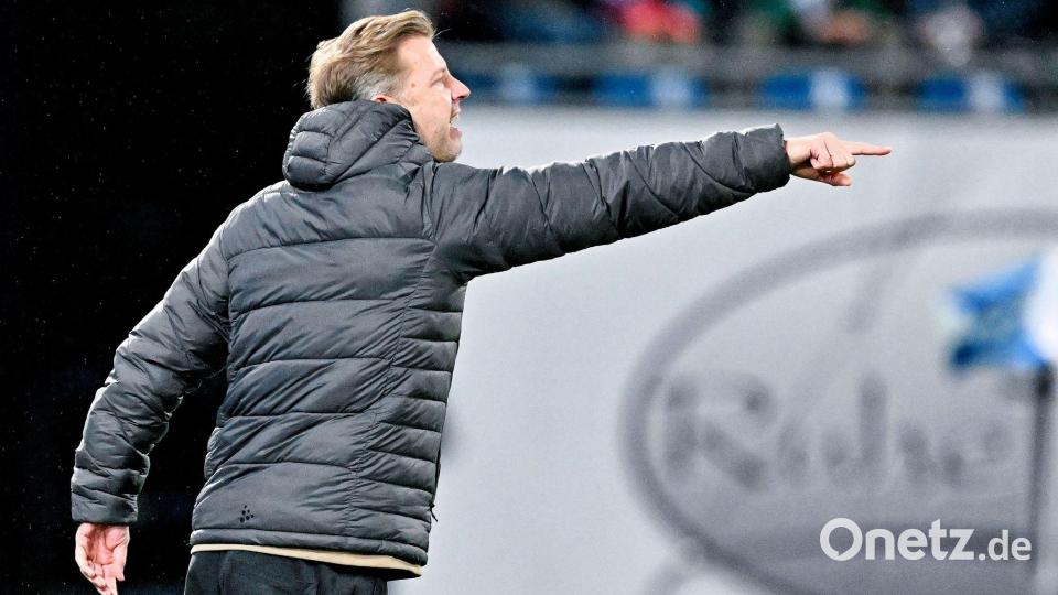 Viele Anweisungen für die Lilien-Profis: Trainer Florian Kohfeldt. Bild: Uwe Anspach/dpa