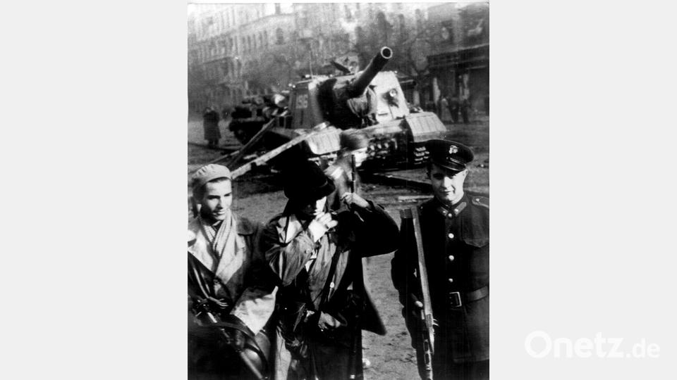 Am Ende waren die ungarischen Freiheitskämpfer der militärischen Übermacht der Sowjetunion unterlegen. (Archivbild) Bild: dpa