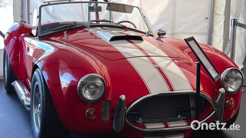 Bei diesem Wagen handelt es sich um einen Nachbau eines Shelby Cobras aus dem Jahr 2005 aus den USA. Bild: Florian Ertl/dpa