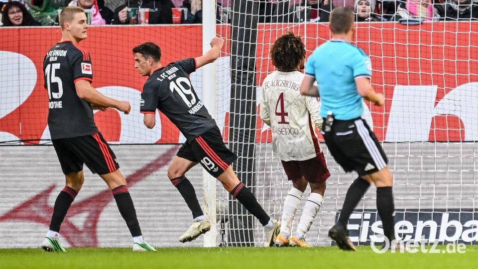 Janik Haberer (Nr. 19) dreht nach seinem Tor zum 1:1 jubelnd ab. Bild: Harry Langer/dpa