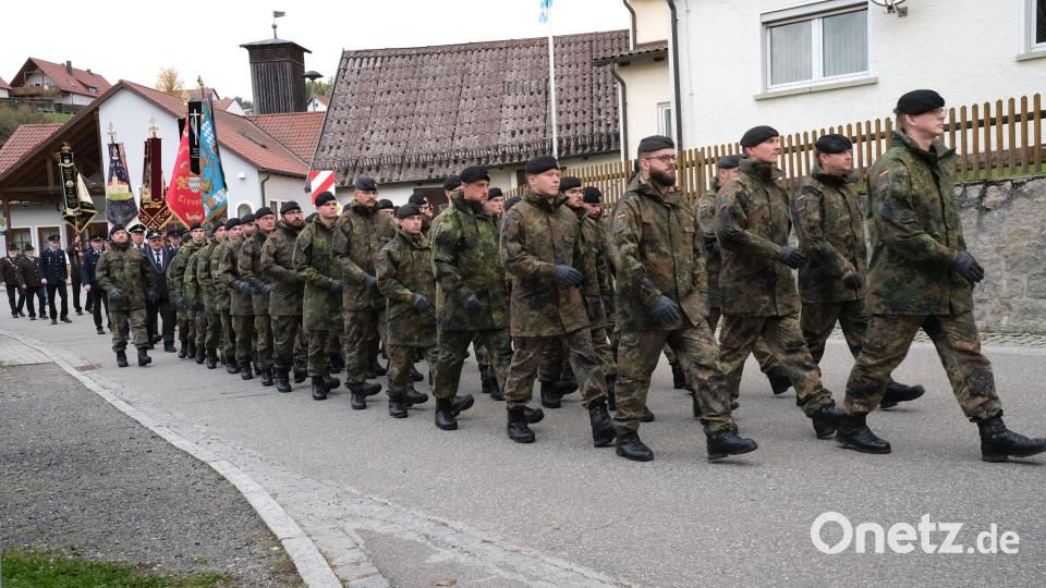 Die Gemeinde Trausnitz feierte 40 Jahre Patenschaft mit der 4. Kompanie des Panzerbataillons 104 und empfing dazu die Soldaten aus dem Standort Pfreimd. Bild: Rudolf Hirsch