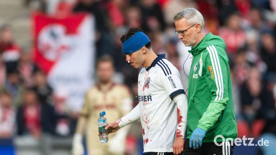 Soufiane El-Faouzi muss blutend vom Platz. Bild: Marius Becker/dpa