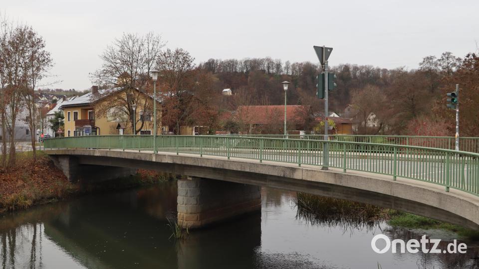 Die Riedener Ortsbrücke soll im kommenden Jahr grundlegend saniert werden. In dieser Zeit wird die Brücke für den motorisierten Verkehr vollständig gesperrt. Bild: Michael Rabenhofer