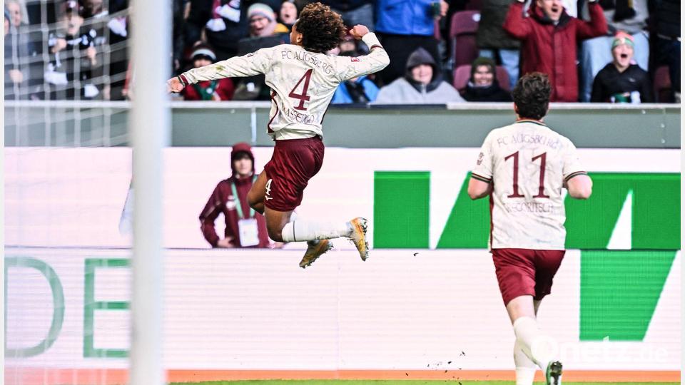 Luftsprung nach seinem feinen Kopbfalltor: Han-Noah Massengo. Bild: Harry Langer/dpa