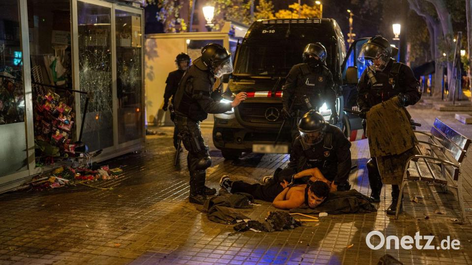 Bei den Protesten in Barcelona gab es etliche Festnahmen. Bild: Lorena Sopêna/EUROPA PRESS/dpa