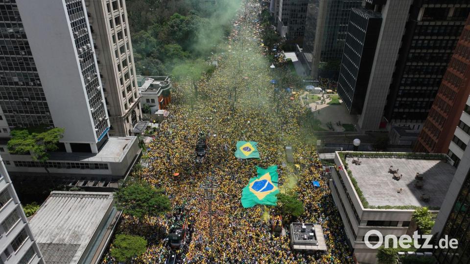 Flávio Bolsonaro mobilisiert seine Anhänger. (Archivbild) Bild: Andre Penner/AP/dpa