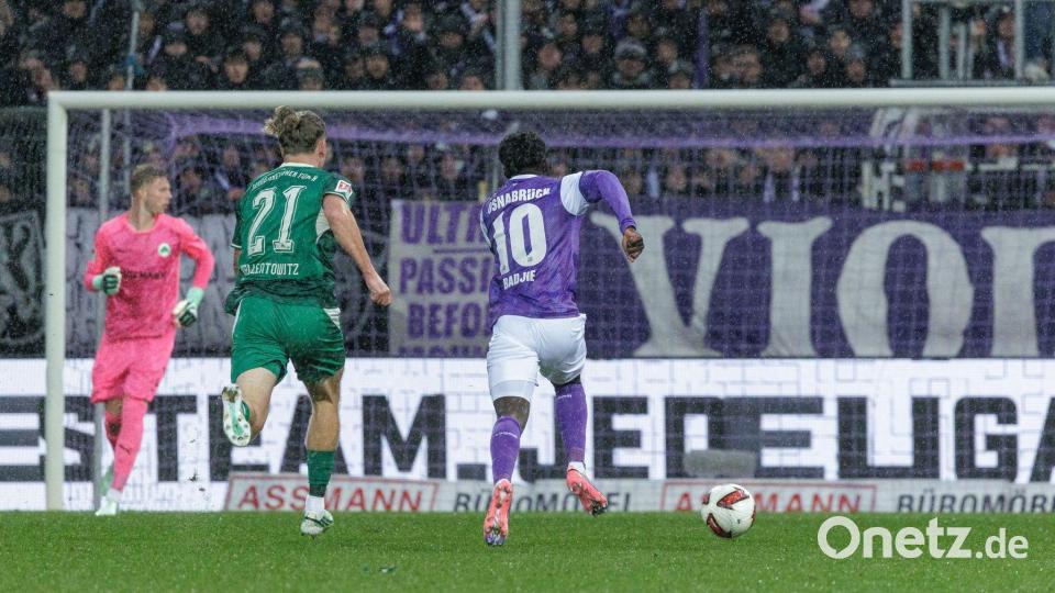 Beim dritten Gegentor patzten die Fürther, diesmal in Person von Mika Wallentowitz (Nr. 21). Bild: David Ebener/dpa