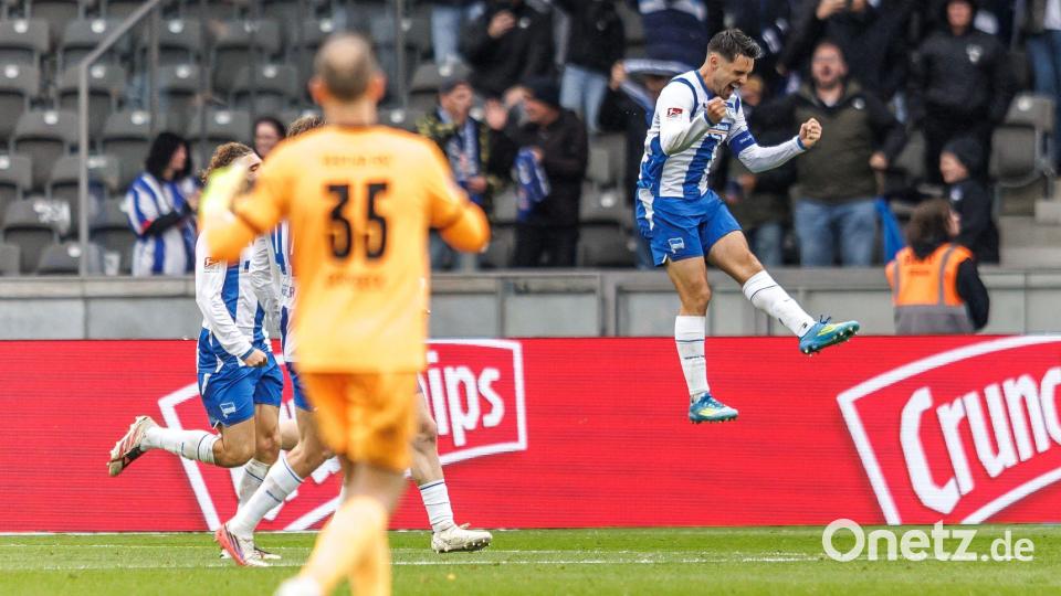 Siegtreffer in der Nachspielzeit: Brekalo (M) sorgt für den Hertha-Sieg. Bild: Andreas Gora/dpa