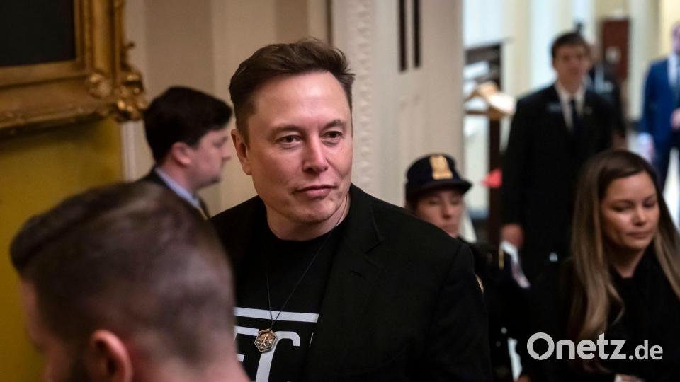 Der US-Tech-Milliardär Elon Musk wirft dem ukrainischen Militär vor, sein Satelliteninternet Starlink unerlaubt für militärische Angriffe auf russische Ziele genutzt zu haben. (Archivbild) Bild: Ben Curtis/AP/dpa
