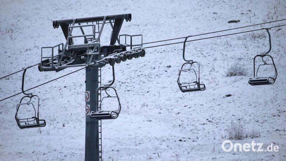 Der Sessellift und mehrere Schlepplifte am Kolbensattel stellen den Betrieb ein. (Symbolbild) Bild: Karl-Josef Hildenbrand/dpa