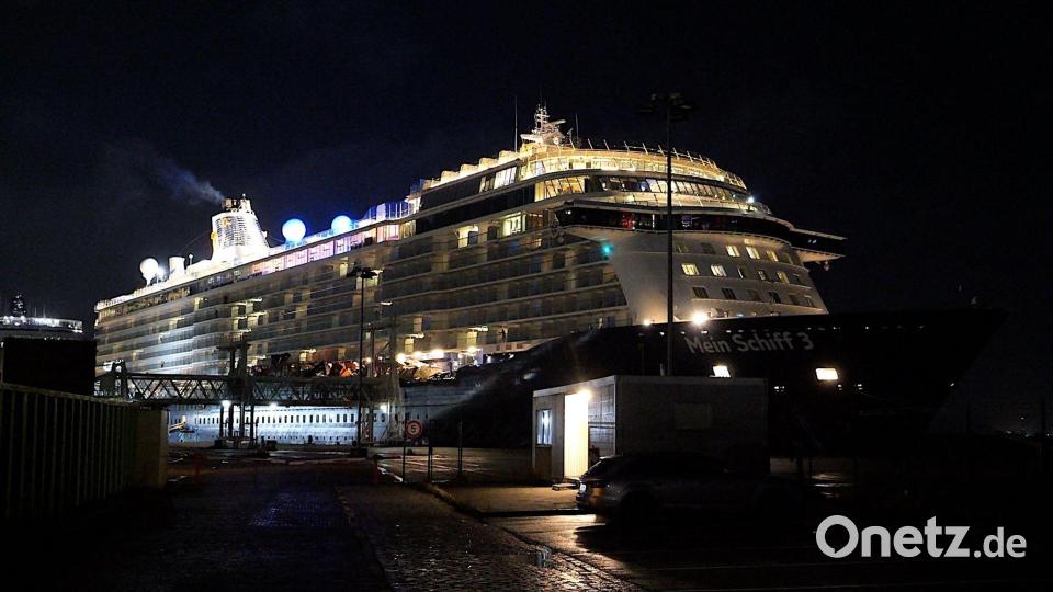 Beim Auslaufen der „Mein Schiff 3“ in Bremerhaven ist es zu einem Unfall gekommen. Bild: Jörn Hüneke/dpa
