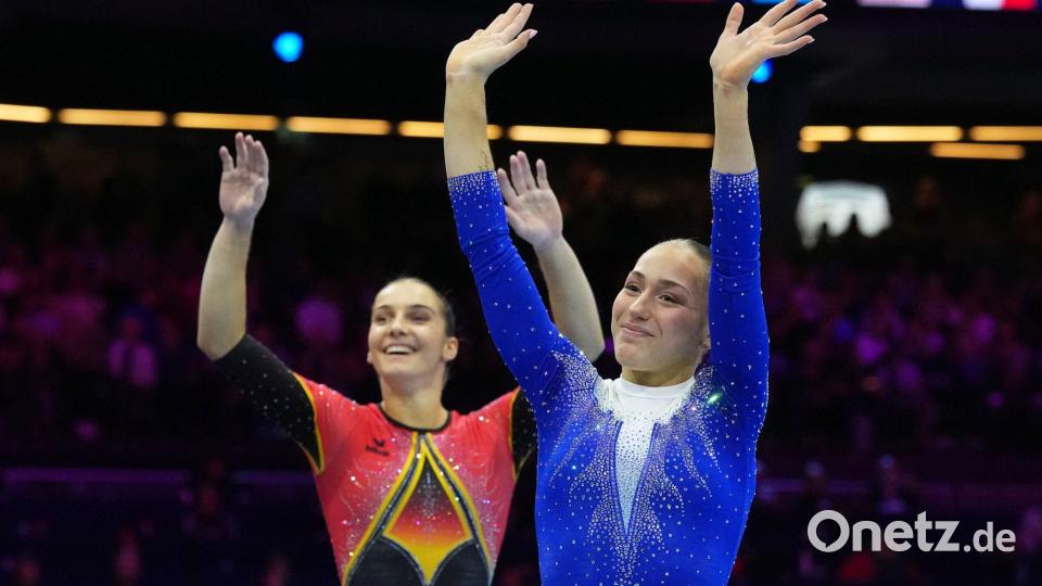 Helen Kevric und die Dominatorin Kaylia Nemour (r). Bild: Patrick Post/AP/dpa