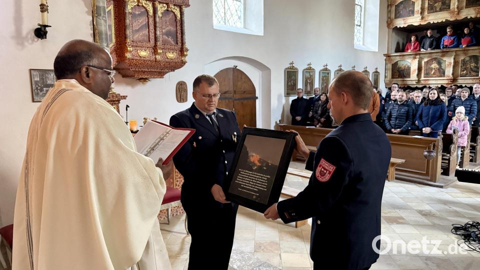 Pfarrer Moses Gudapati hat die Votivtafel gesegnet. Bild: gri
