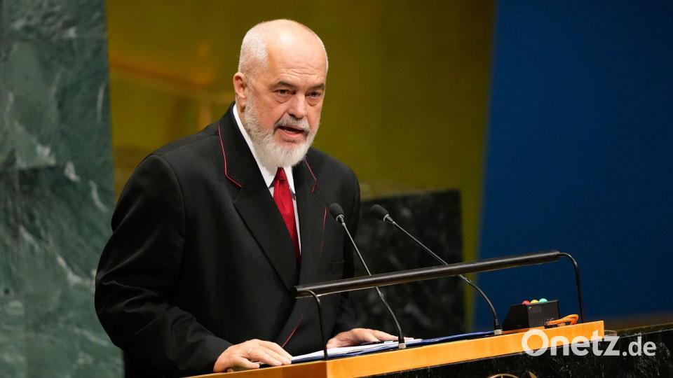 Edi Rama erklärte, er wolle auf die Sorgen der Demonstrierenden eingehen. Bild: Yuki Iwamura/AP/dpa