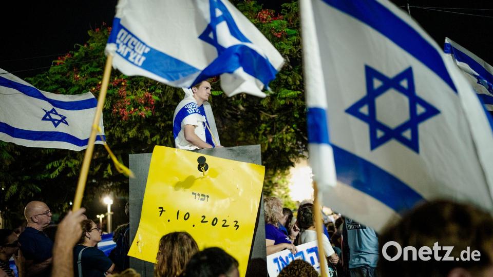 In Israel protestieren Zehntausende gegen die rechtsgerichtete Regierung. Bild: Erik Marmor/dpa