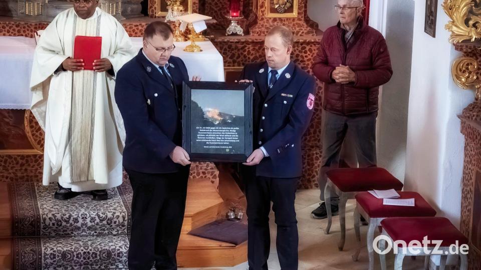 Die Wallfahrtskirche auf dem Johannisberg hat nun eine neue Votivtafel. Sie erinnert an die kritische Phase, als die Kirche in Gefahr war. Bild: gri