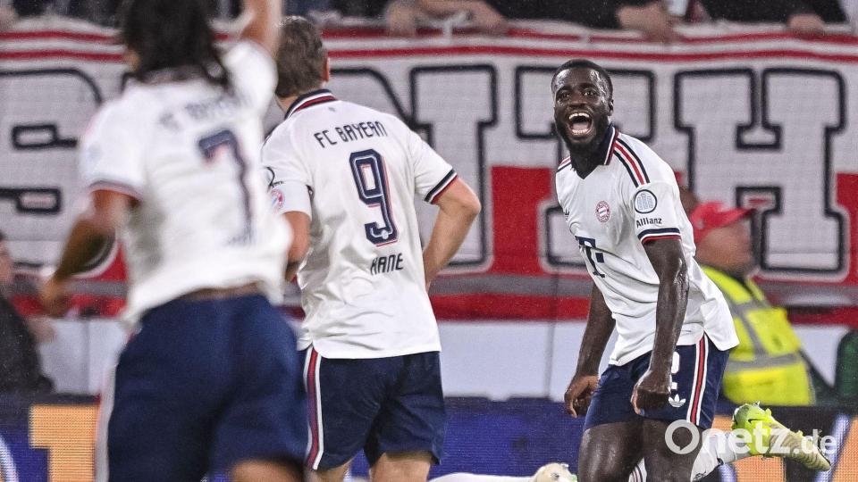 Hat gut lachen: Bayern-Verteidiger Dayot Upamecano feiert sein Tor zum 1:0. Bild: Harry Langer/dpa
