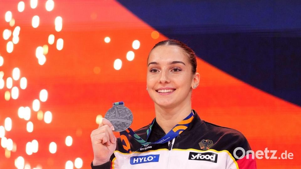 Helen Kevric ist glücklich über WM-Silber. Bild: Francisco Seco/AP/dpa