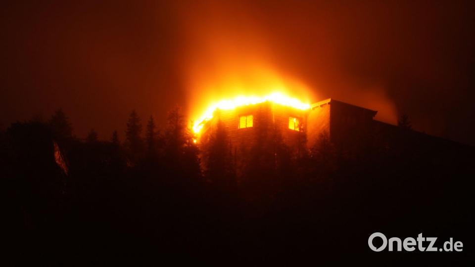 Die Flammen loderten lichterloh. (Archivbild) Bild: --/Kilian Pfeiffer/dpa