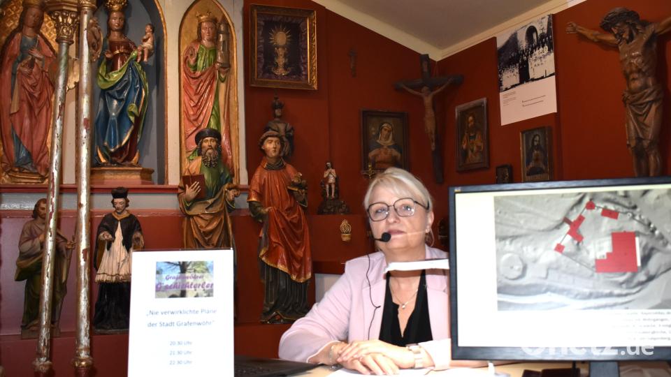 Christine Meinl hatte für ihr Publikum ein paar Grafenwöhrer G'schichterler. Bild: Renate Gradl