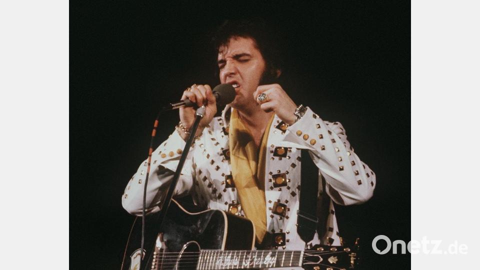 Hätte das Unternehmen Anthropic eine Genehmigung dafür gebraucht, um die Musik des King of Rock'n'Roll für seine KI einzuspeisen? (Archivbild) Bild: UPI/dpa