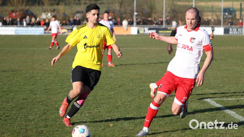 In der abgelaufenen Saison trug Johannes Renner (rechts) noch das Trikot der SpVgg Trabitz. Mittlerweile ist der 36-Jährige zurück gewechselt und hofft auf einen Sieg seiner SV Grafenwöhr im Spitzenspiel der Kreisliga Nord. Bild: Dieter Jäschke