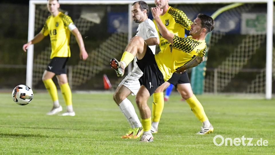 Der FC Amberg verliert beim TSV Bogen mit 0:2. Bild: Hubert Ziegler