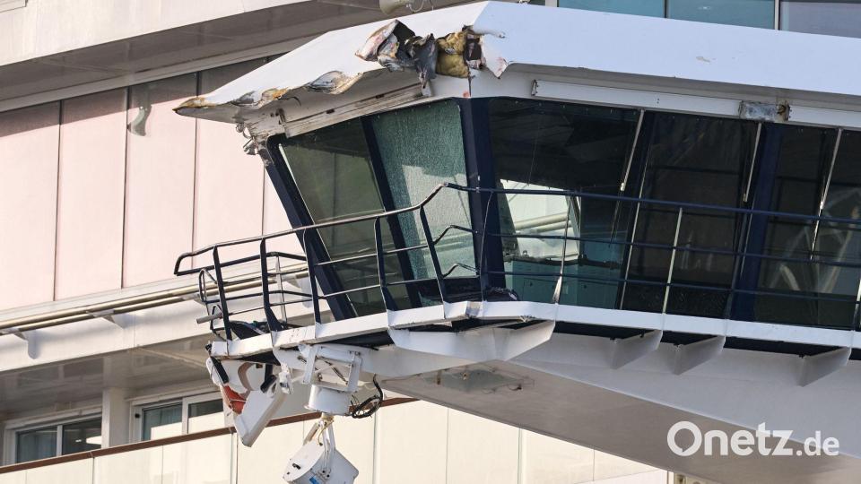 Die beschädigte „Mein Schiff 3“ muss in eine Werft. Bild: Sina Schuldt/dpa