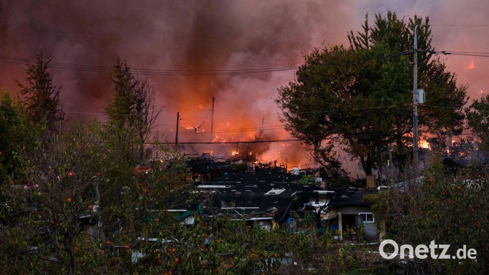 Das Feuer ist bereits am Nachmittag ausgebrochen. Bild: Jintak Han/ZUMA Press Wire/dpa