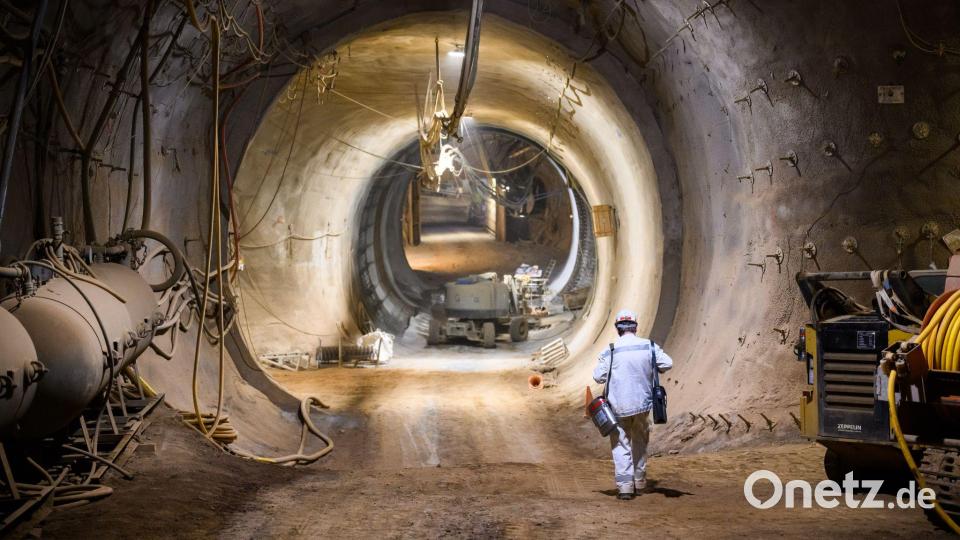 Der Schacht Konrad ist das erste genehmigte Atommüllendlager in Deutschland. Zu Beginn der 2030er Jahre soll die Einlagerung von bis zu 303.000 Kubikmetern schwach- und mittelradioaktiver Abfälle beginnen. (Archivbild) Bild: Julian Stratenschulte/dpa