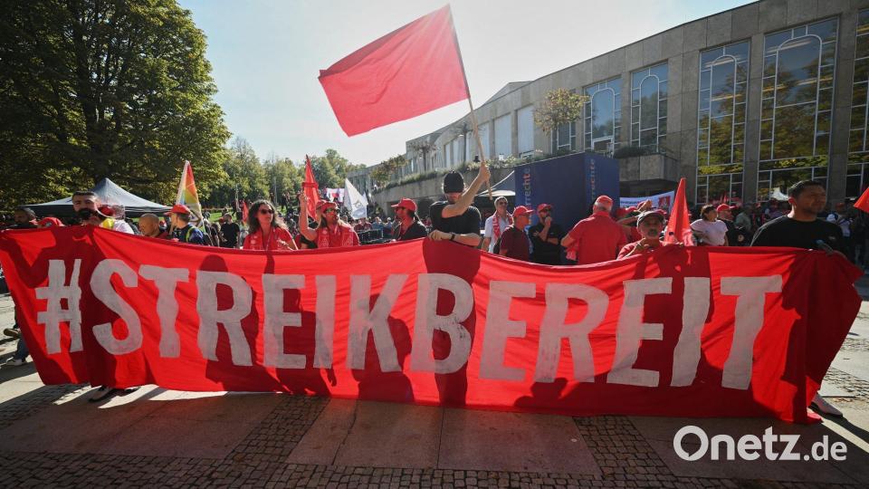 Metaller wollen fünf Prozent mehr Geld (Foto aktuell). Bild: Marijan Murat/dpa