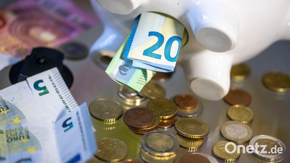 Die Menschen in Deutschland haben auch im vergangenen Jahr überdurchschnittlich viel gespart. (Symbolbild) Bild: Hendrik Schmidt/dpa