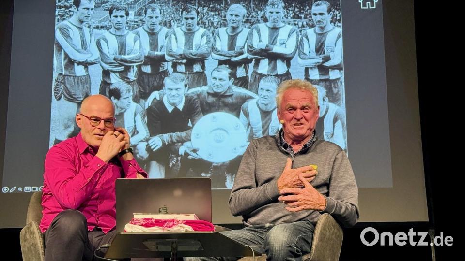 Sepp Maier (rechts) mit Moderator Tobias Bücklein. Bild: Gabi Schönberger
