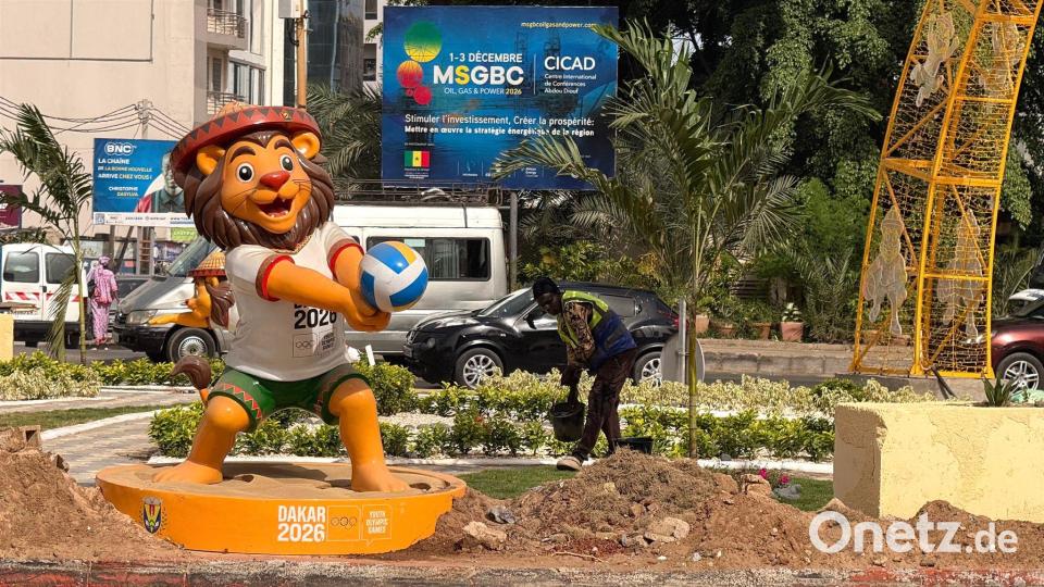 In Dakar wurden ein Stadion und das Olympische Schwimmbad saniert, Straßen erneuert und Plätze begrünt. Bild: Christina Peters/dpa