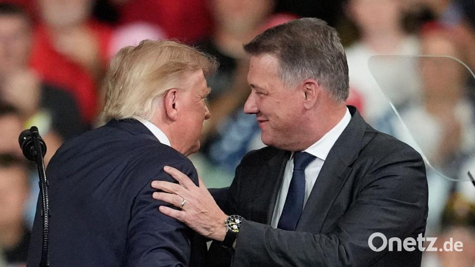 Audi-Chef Gernot Döllner steht für seinen Auftritt mit US-Präsident Trump in der Kritik. (Archivbild) Bild: Mike Stewart/AP/dpa