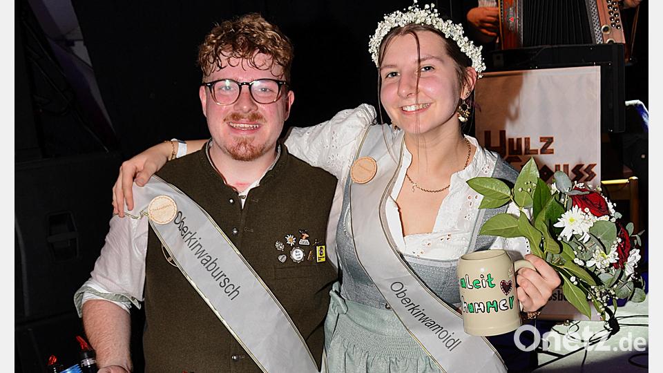 Sophie Lehnert und Paul Stock sind das neue Oberkirwapaar. Bild: Luisa Auer
