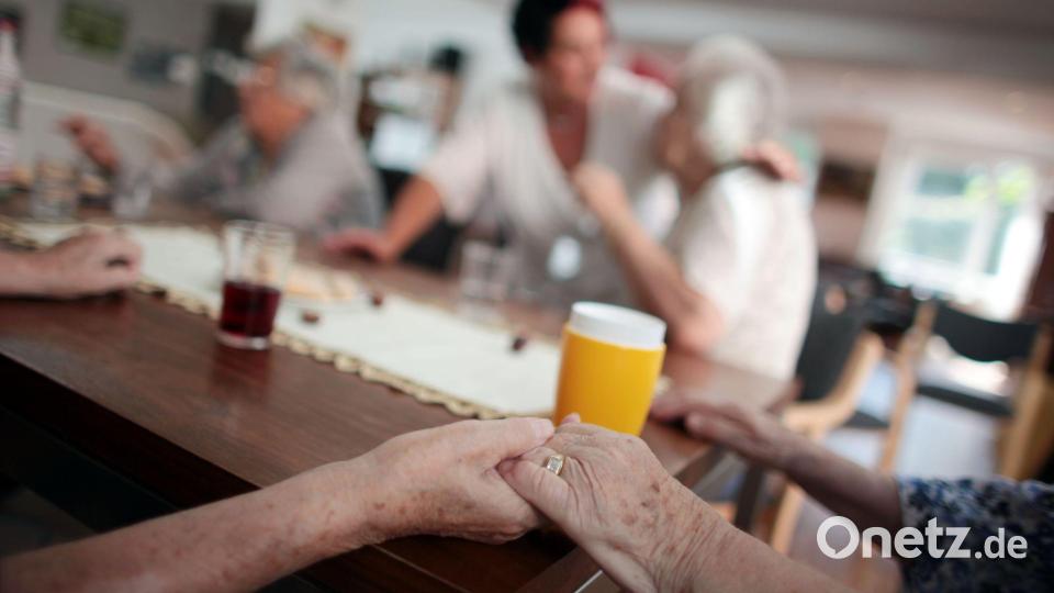 Mehr als 3.000 Euro zahlen Pflegeheimbewohner im Schnitt im ersten Jahr der Heimunterbringung. Bild: Oliver Berg/dpa/dpa-tmn