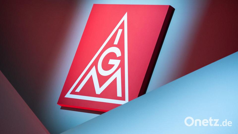 Trotz Industriekrise will die IG Metall höhere Entgelte durchsetzen. (Archivbild) Bild: Daniel Karmann/dpa