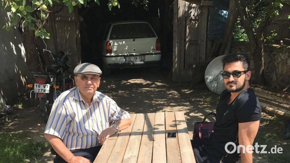 İlkay Gündogan mit seinem Opa Ismail. (Handout) Bild: Privat/dpa