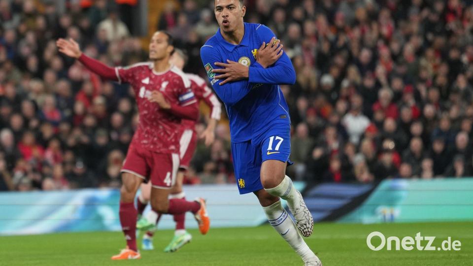 Morgan Rogers brachte Chelsea per Foulelfmeter in Führung. Bild: Jon Super/AP/dpa