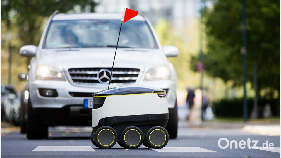 Solche Lieferroboter des Unternehmens Starship Technologies wurden auch in Deutschland bereits getestet. (Symbolbild) Bild: picture alliance / dpa