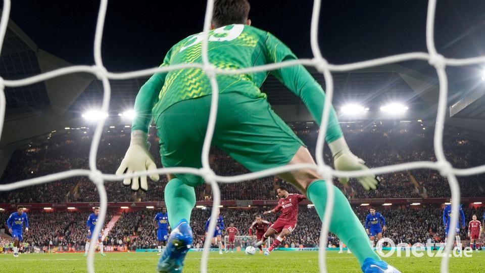 Cody Gakpo verwandelte seinen Strafstoß sicher gegen Chelsea-Keeper Mike Penders. Bild: Peter Byrne/PA Wire/dpa