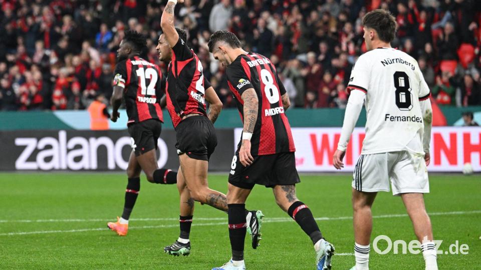Leverkusens bejubelt den Anschlusstreffer zum 1:2. Bild: Federico Gambarini/dpa