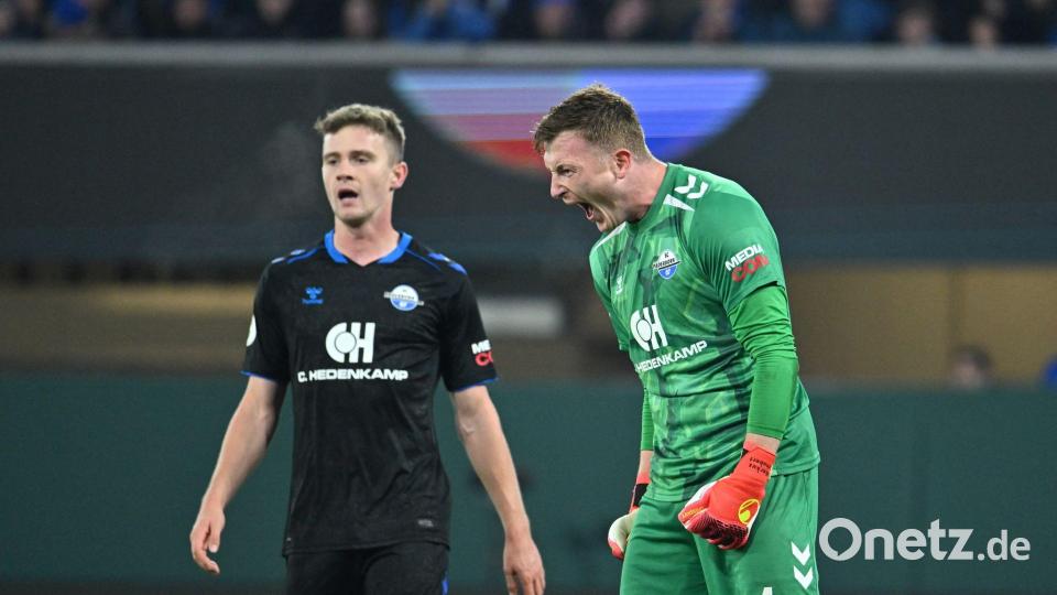Torwart Markus Schubert hielt den SC Paderborn mit starken Paraden im Spiel. Bild: Swen Pförtner/dpa
