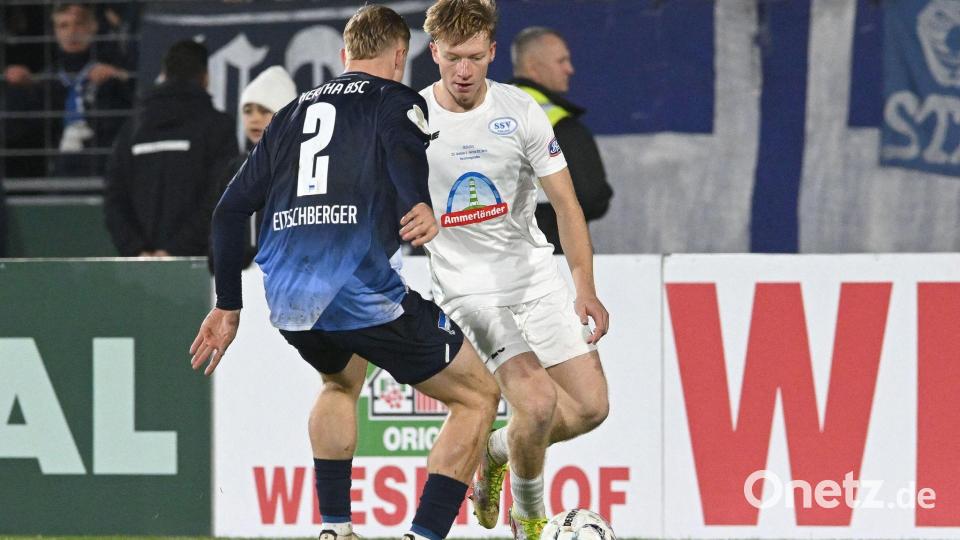Jeddelohs Tom Kanowski (r.) sorgte mit seinen Flanken immer wieder für Gefahr im Berliner Strafraum. Bild: Carmen Jaspersen/dpa