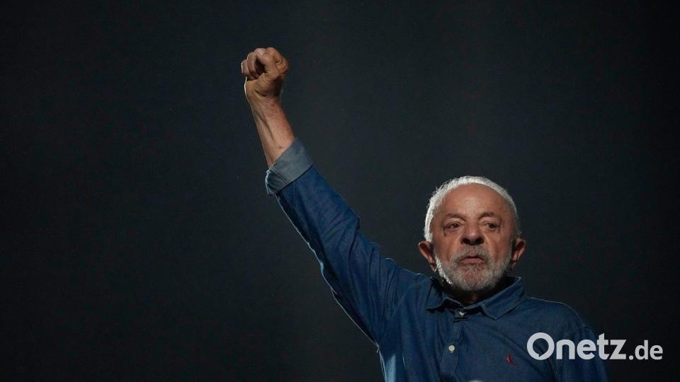 Der Linkspolitiker Lula wurde zum Sieger der Präsidentenwahl erklärt. Bild: Natacha Pisarenko/AP/dpa