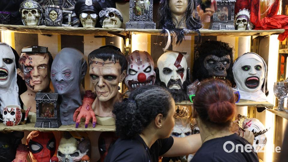 Es gibt Halloween-Partys für Erwachsene und Kinder-Veranstaltungen. (Archivbild) Bild: Mohammed Talatene/dpa