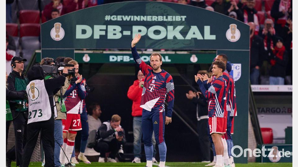 Harry Kane (m) wurde rund um das DFB-Pokal-Spiel bejubelt. Bild: Sven Hoppe/dpa